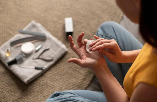 IS THERE A PROPER WAY TO USE A NAIL POLISH REMOVER?