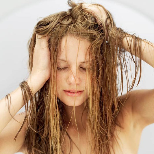HOW TO TRAIN YOUR HAIR TO BE LESS GREASY